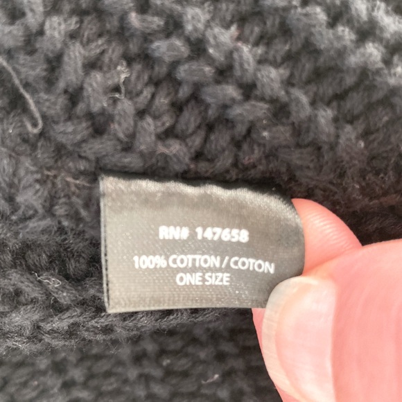 Tofino Black Toque - Picture 4 of 5